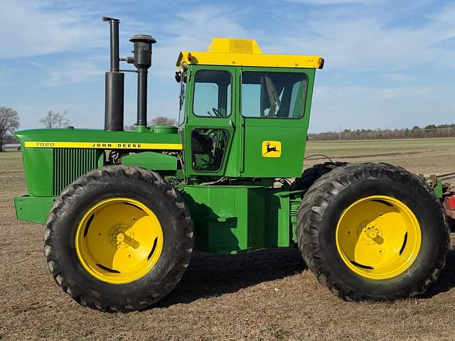 Image of John Deere 7020 equipment image 1