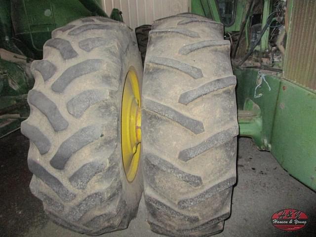 Image of John Deere 7020 equipment image 4