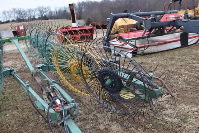 Image of John Deere 704 equipment image 4