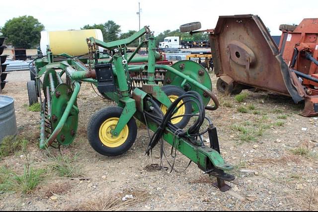 Image of John Deere 705 equipment image 1