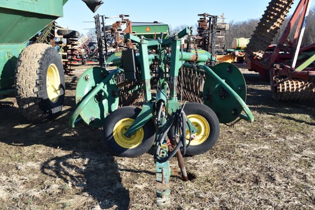 Image of John Deere 705 equipment image 1