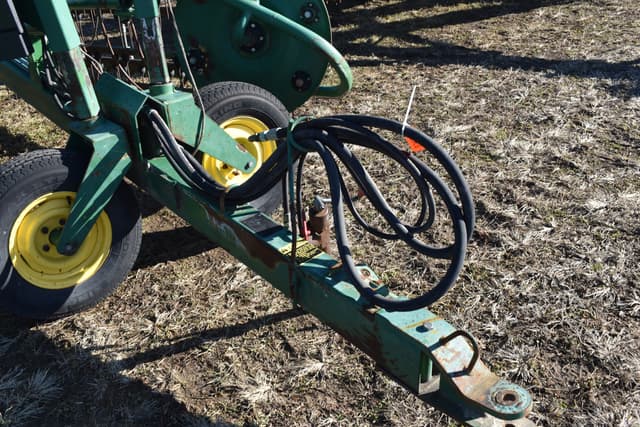 Image of John Deere 705 equipment image 4