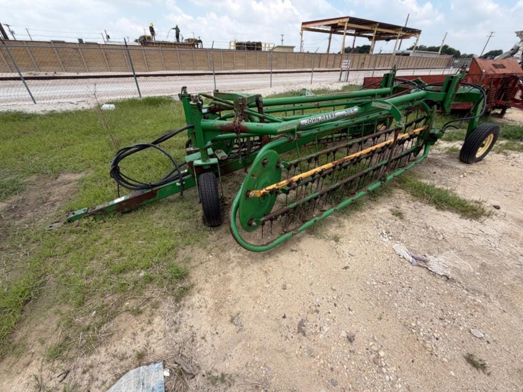 John Deere 705 Equipment Image0