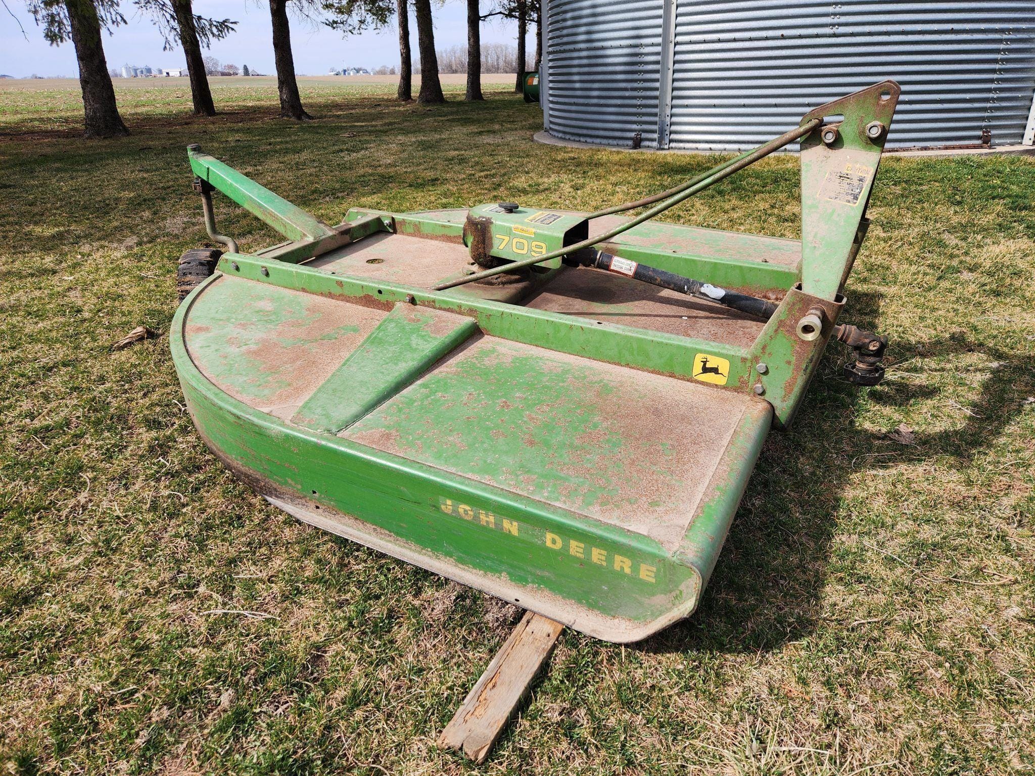 Main image John Deere 709