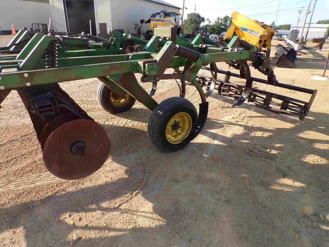 Image of John Deere 710 equipment image 3