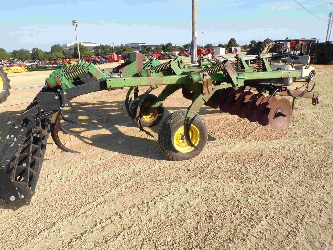 Image of John Deere 710 Primary image