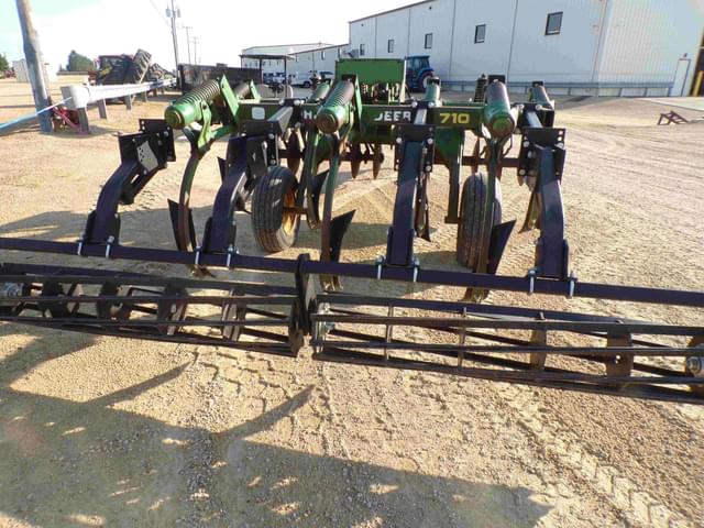 Image of John Deere 710 equipment image 4