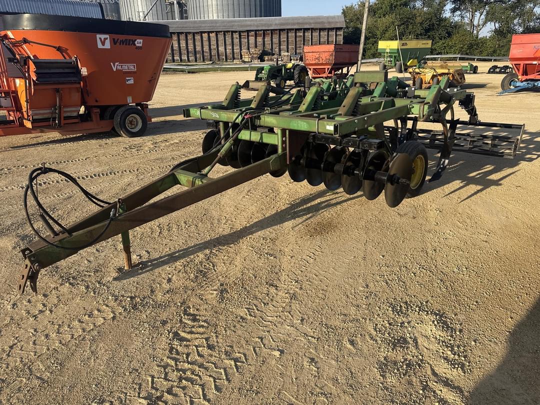 Image of John Deere 710 Primary image