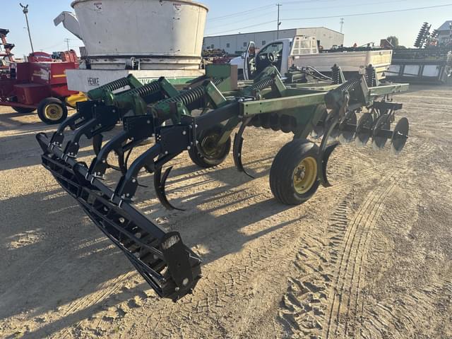 Image of John Deere 710 equipment image 3