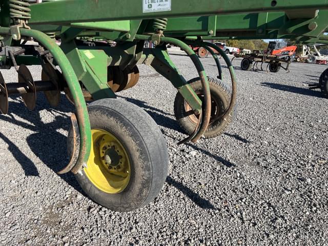 Image of John Deere 710 equipment image 3