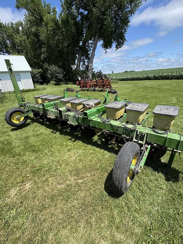 Image of John Deere 7100 equipment image 2