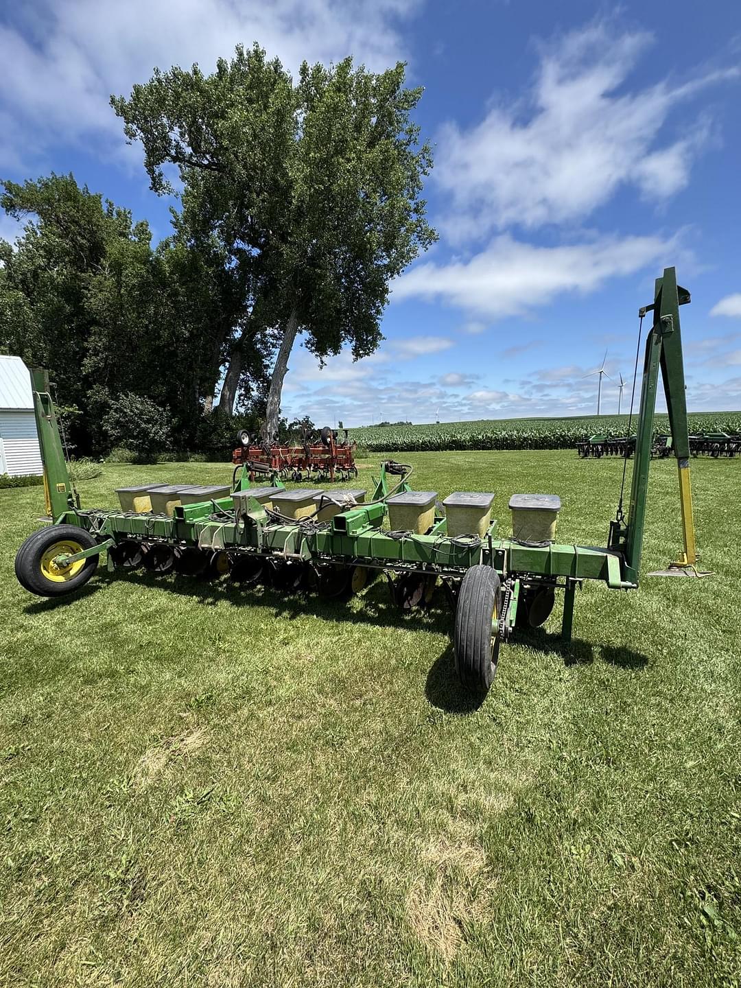 Image of John Deere 7100 Primary image