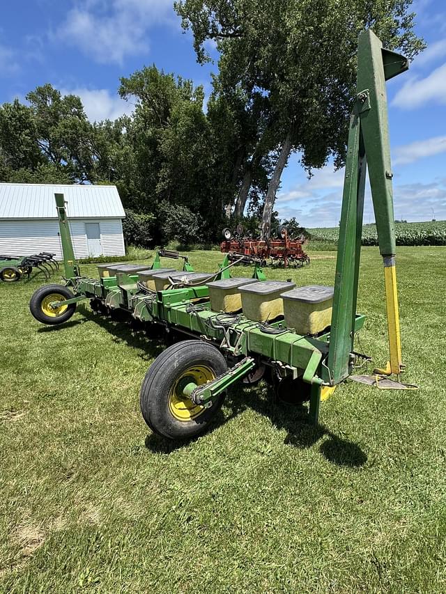 Image of John Deere 7100 equipment image 1