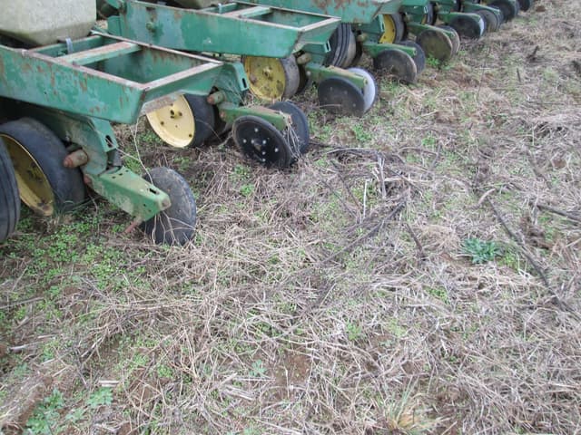 Image of John Deere 7100 equipment image 4