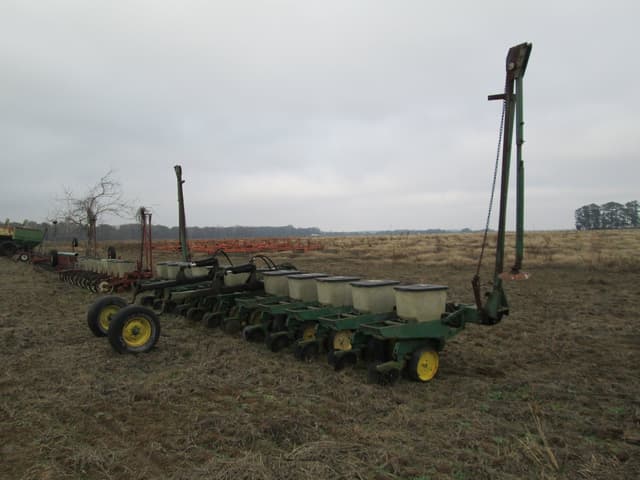 Image of John Deere 7100 equipment image 2