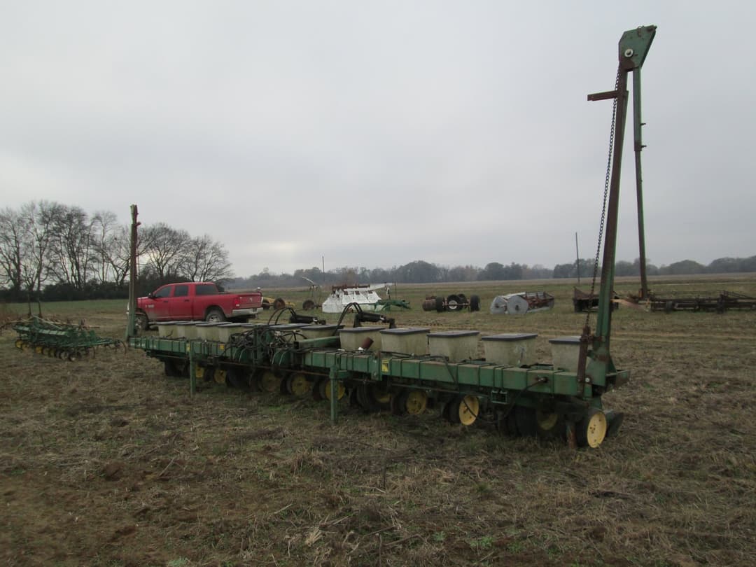 Image of John Deere 7100 Primary image