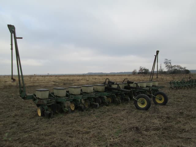 Image of John Deere 7100 equipment image 3