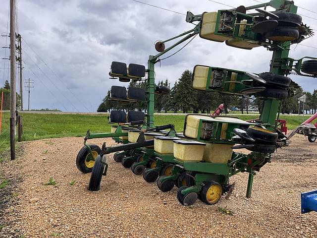 Image of John Deere 7100 equipment image 3
