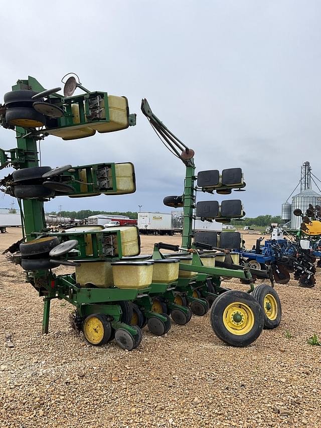 Image of John Deere 7100 equipment image 2