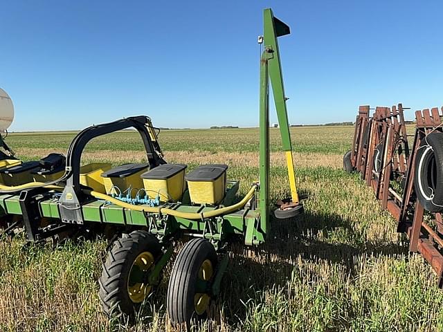 Image of John Deere 7100 equipment image 2