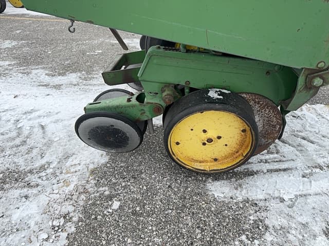 Image of John Deere 7100 equipment image 4