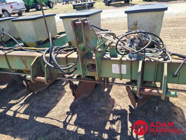 Image of John Deere 7100 equipment image 4