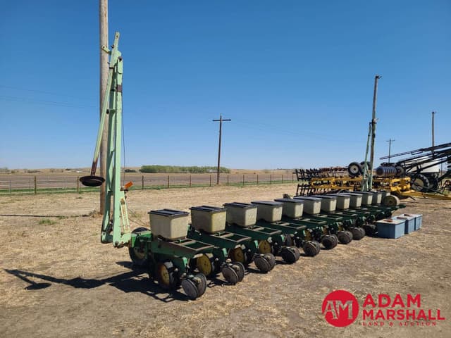 Image of John Deere 7100 equipment image 3