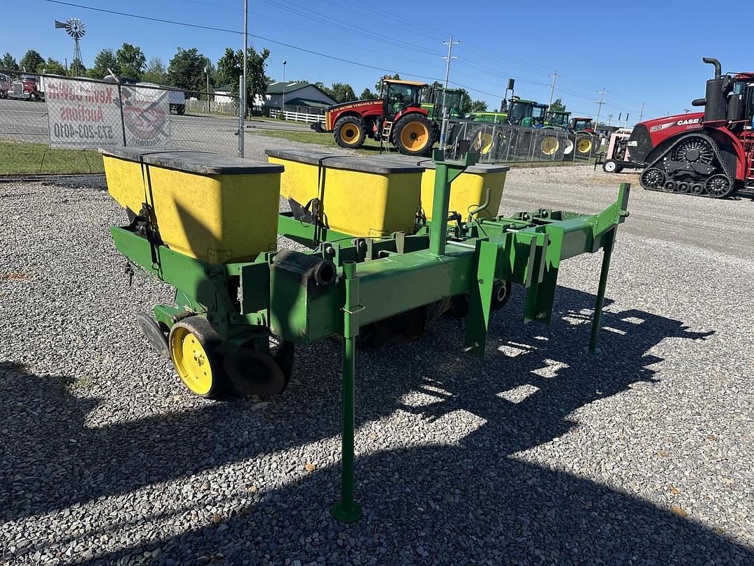 Image of John Deere 7100 Primary image