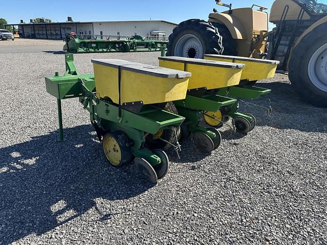 Image of John Deere 7100 equipment image 1