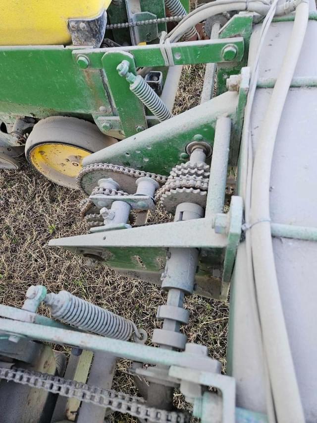 Image of John Deere 7100 equipment image 4