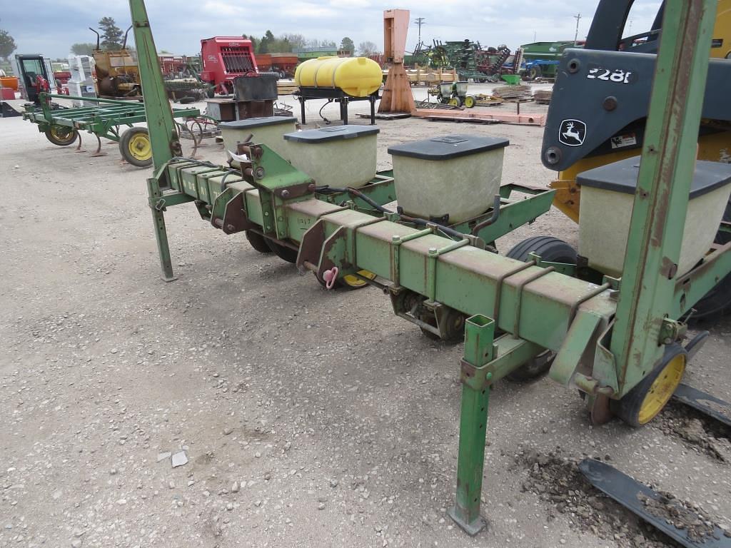 Image of John Deere 7100 Primary image