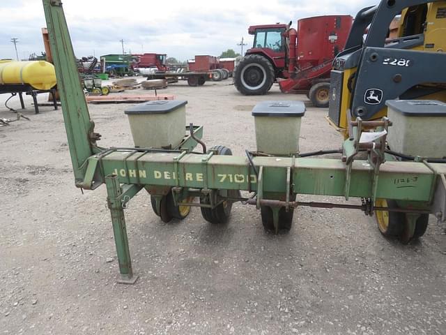 Image of John Deere 7100 equipment image 2