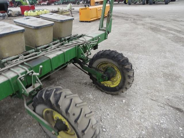 Image of John Deere 7100 equipment image 3