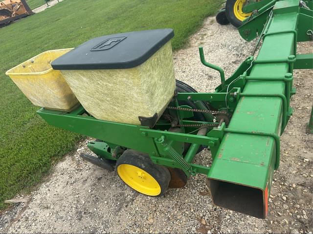 Image of John Deere 7100 equipment image 1