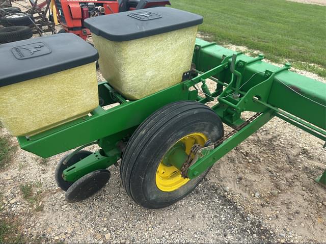 Image of John Deere 7100 equipment image 3
