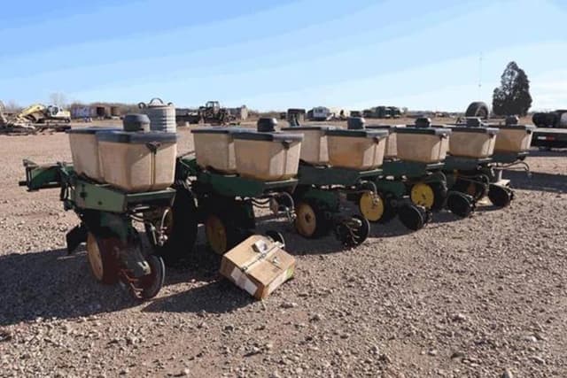 Image of John Deere 7100 equipment image 3