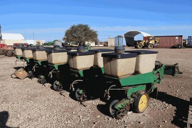 Image of John Deere 7100 equipment image 2