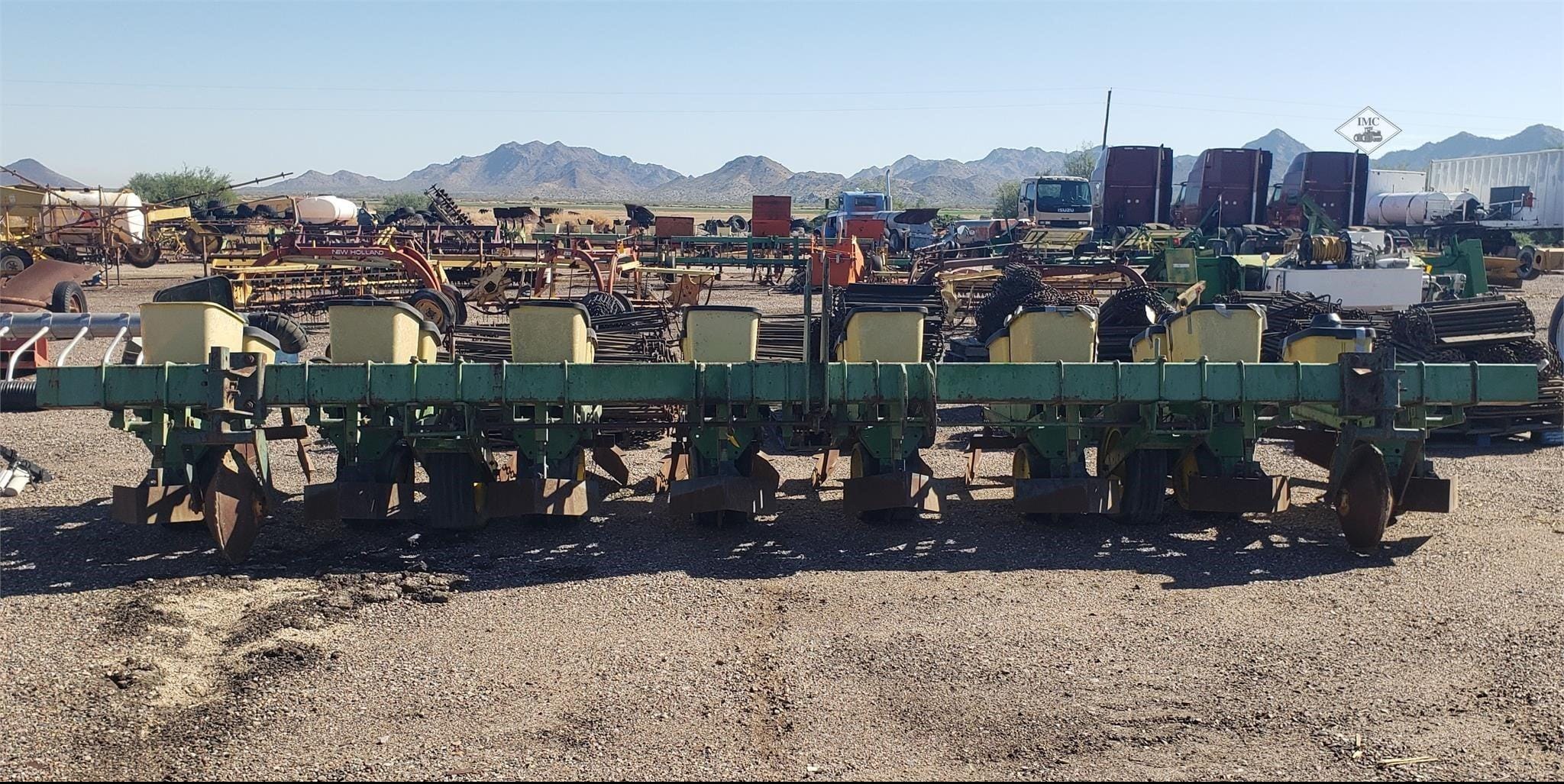 John Deere 7100 Equipment Image0