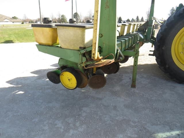 Image of John Deere 7100 equipment image 1