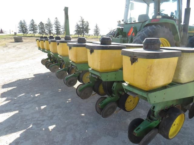 Image of John Deere 7100 equipment image 3