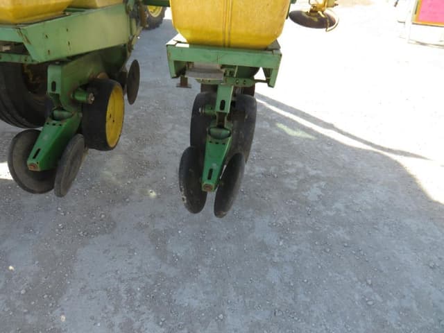 Image of John Deere 7100 equipment image 4