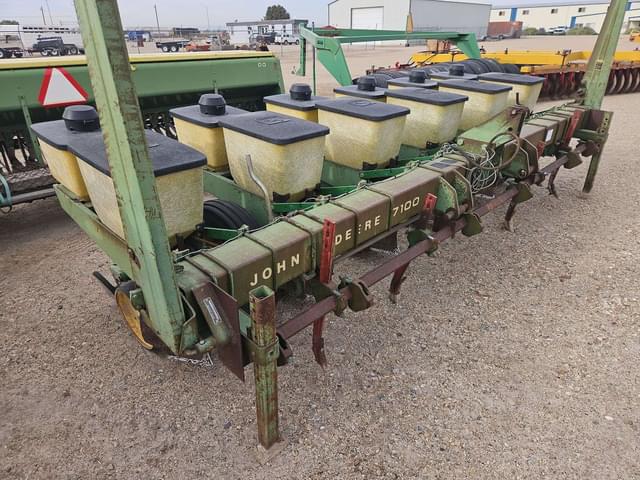 Image of John Deere 7100 equipment image 2