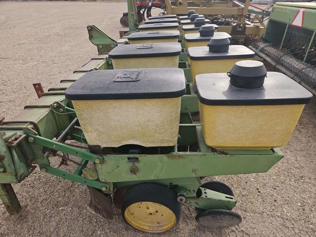 Image of John Deere 7100 equipment image 4