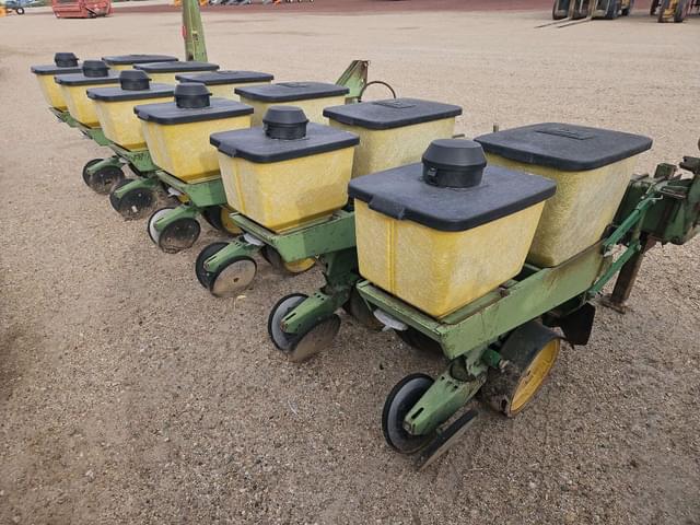 Image of John Deere 7100 equipment image 1