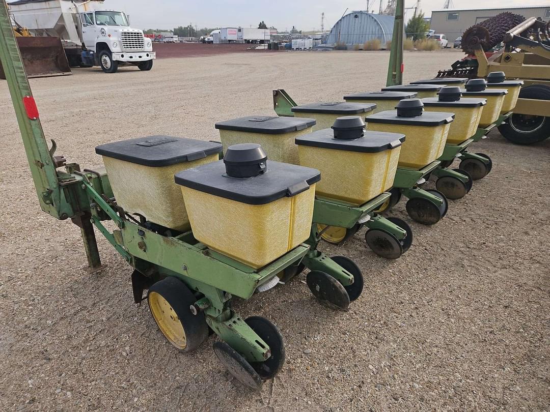 Image of John Deere 7100 Primary image