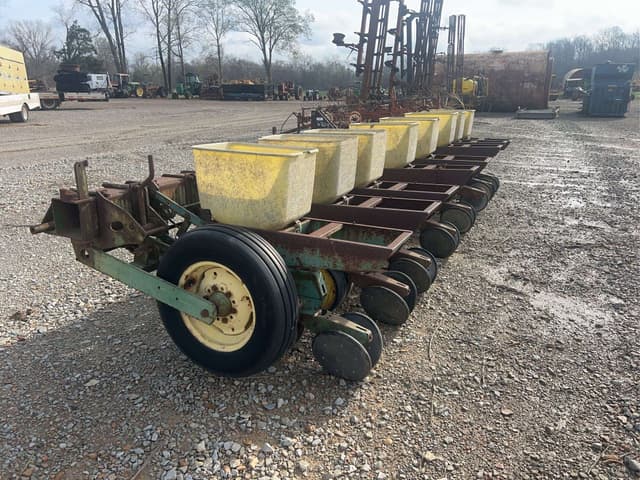 Image of John Deere 7100 equipment image 2