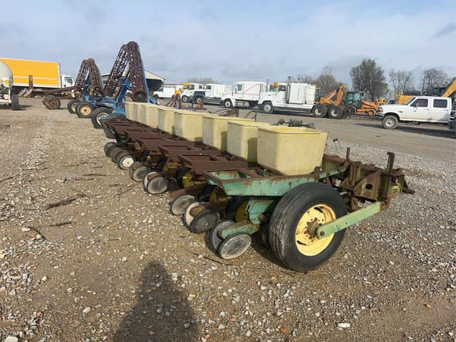 Image of John Deere 7100 equipment image 4