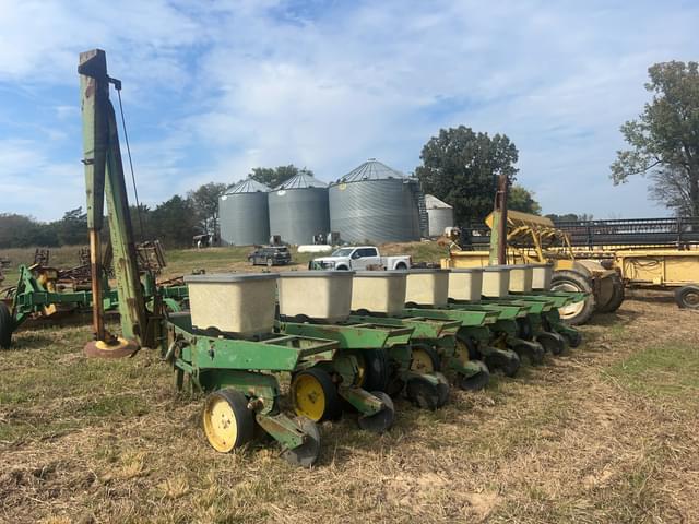 Image of John Deere 7100 equipment image 2