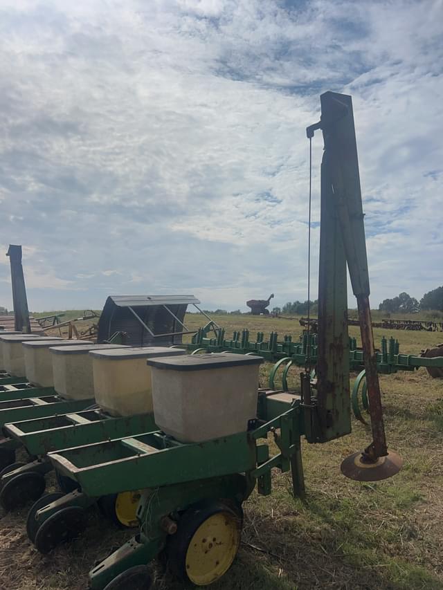 Image of John Deere 7100 equipment image 4