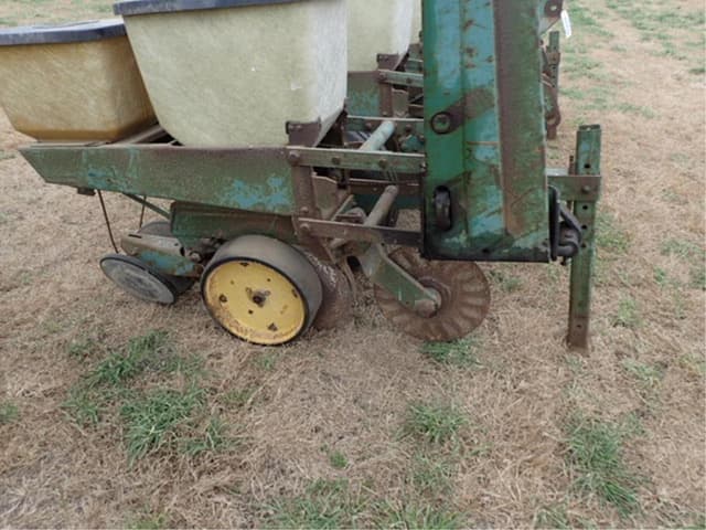 Image of John Deere 7100 equipment image 4